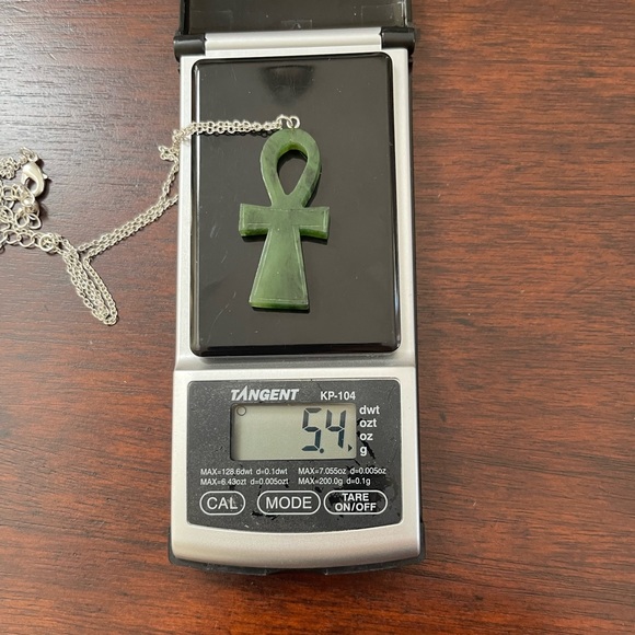 Carved natural nephrite jade Ankh silver plated pendant and chain - Picture 7 of 8